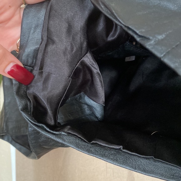 Kardashians Bebe Leather Shorts 2 - Picture 7 of 8